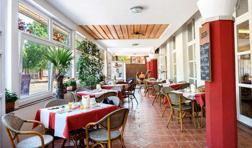 Hotel Ngy vszak Hajdszoboszl - Mjus 1.