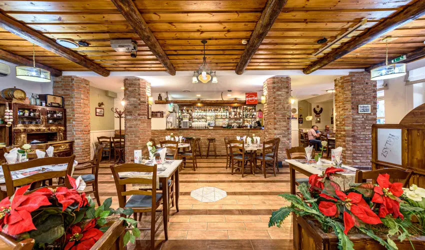 Hotel Ngy vszak Hajdszoboszl - Mjus 1.