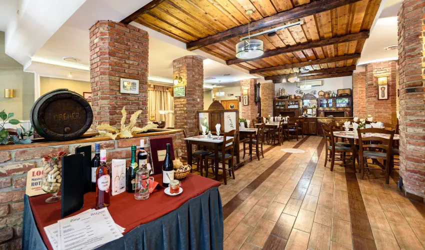 Hotel Ngy vszak Hajdszoboszl - Mjus 1.