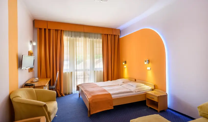 Hotel Ngy vszak Hajdszoboszl - Mjus 1.