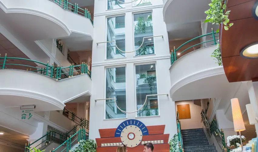 Palace Hotel  H�v�z - Maj�lis 