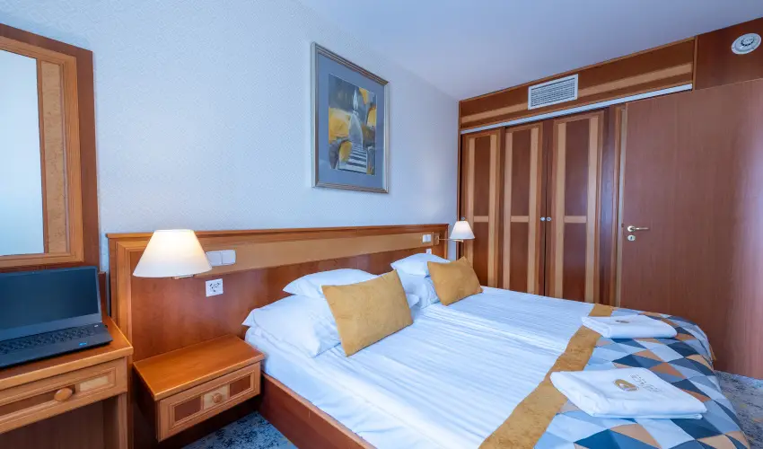 Palace Hotel  H�v�z - Maj�lis 