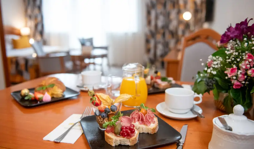 Palace Hotel  H�v�z - Maj�lis 