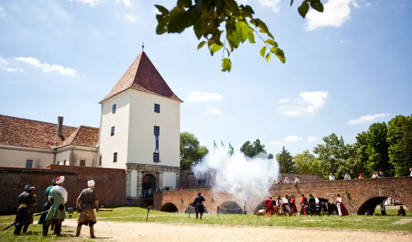 Park Inn by Radisson Srvr Resort & Spa Srvr - Majlis (min. 2 j)