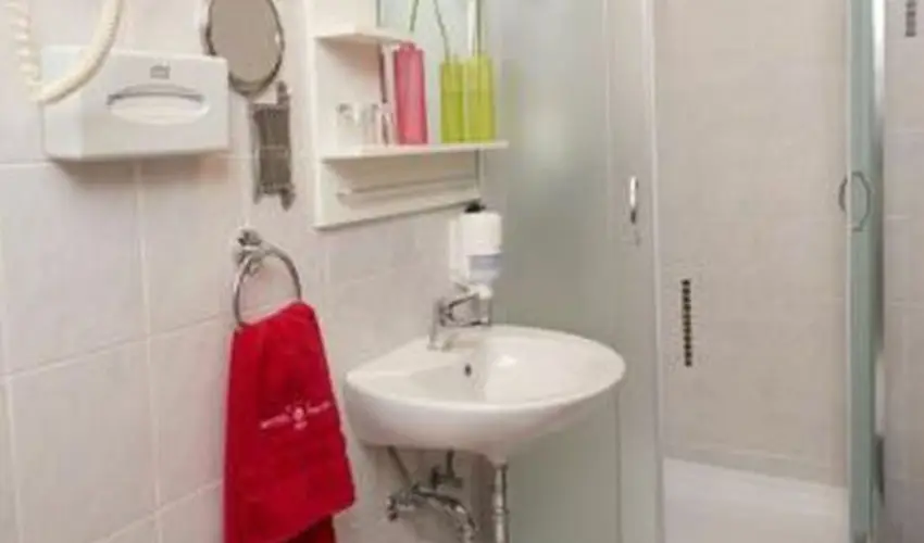 Hotel Piroska Bk, Bkfrd - Mjus 1.