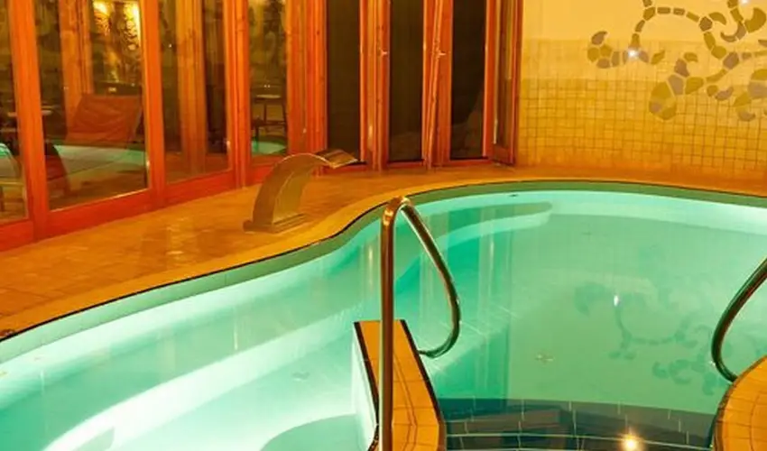 Hotel Piroska Bk, Bkfrd - Mjus 1.