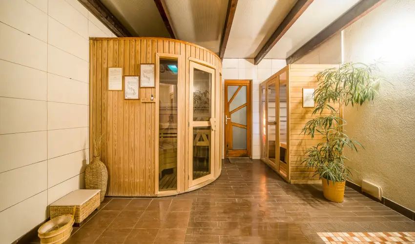 Hotel Piroska Bk, Bkfrd - Mjus 1.