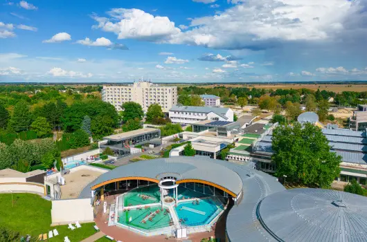 Hunguest B�k - M�jus elseje B�kf�rd�n f�lpanzi�val