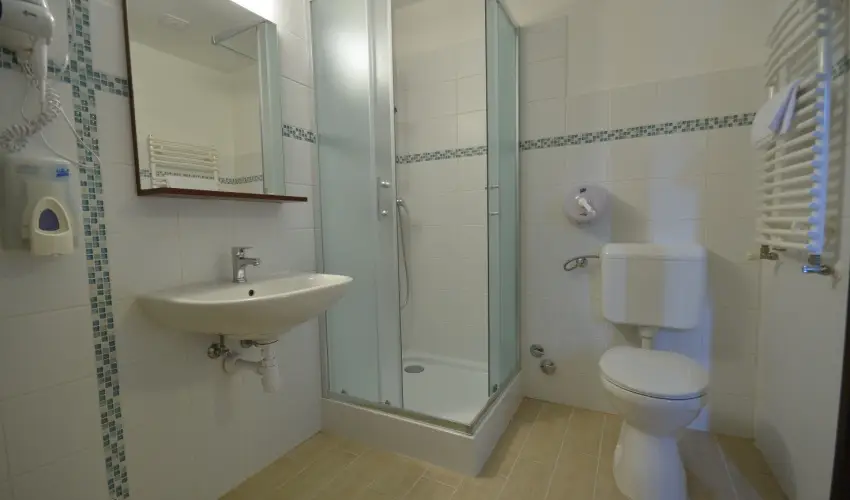 Rvsz Hotel, tterem & Rosa Spa Gyr - Mjus 1. 