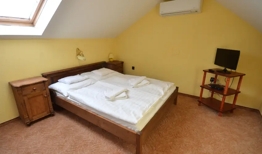 Rvsz Hotel, tterem & Rosa Spa Gyr - Mjus 1. 