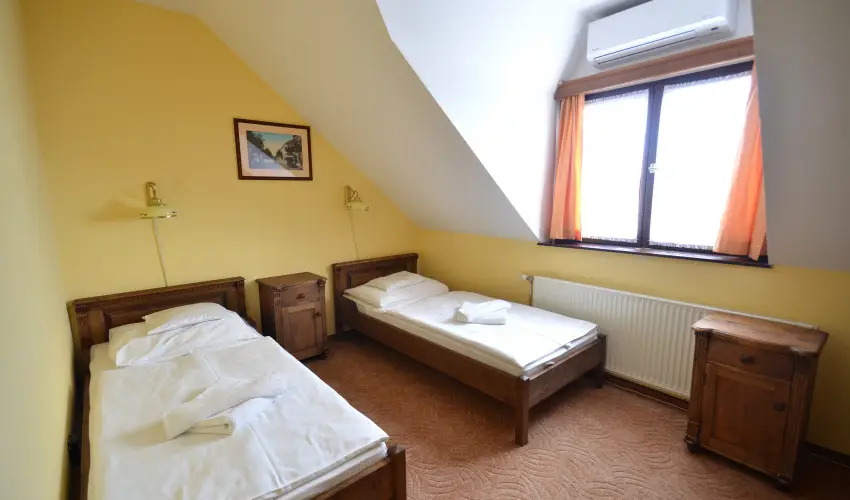 Rvsz Hotel, tterem & Rosa Spa Gyr - Mjus 1. 