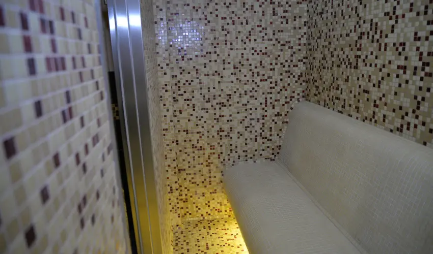 Rvsz Hotel, tterem & Rosa Spa Gyr - Mjus 1. 