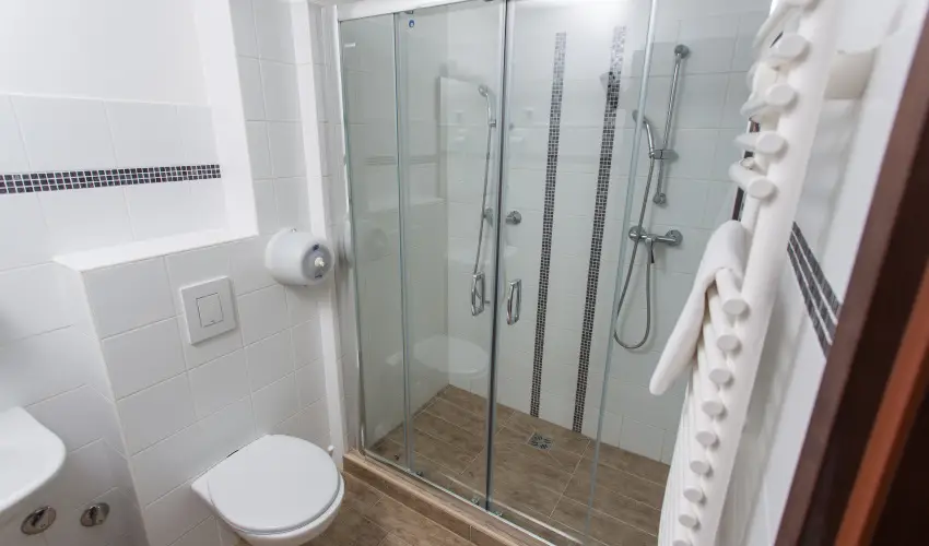 Rvsz Hotel, tterem & Rosa Spa Gyr - Mjus 1. 