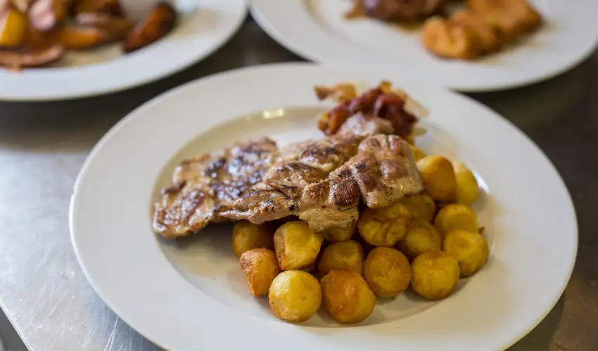 Rvsz Hotel, tterem & Rosa Spa Gyr - Mjus 1. 