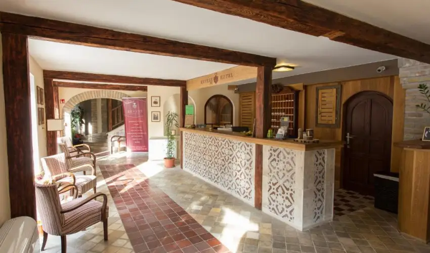 Rvsz Hotel, tterem & Rosa Spa Gyr - Mjus 1. 