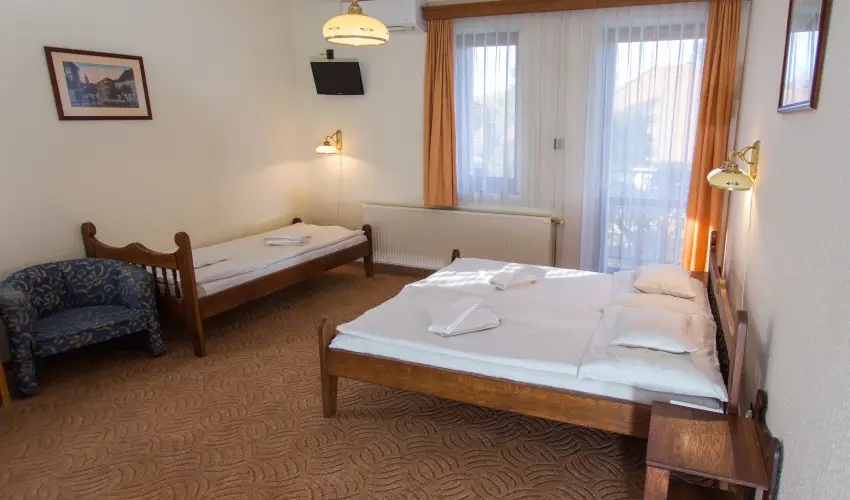 Rvsz Hotel, tterem & Rosa Spa Gyr - Mjus 1. 