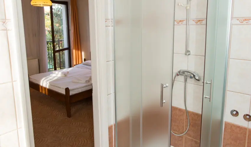 Rvsz Hotel, tterem & Rosa Spa Gyr - Mjus 1. 