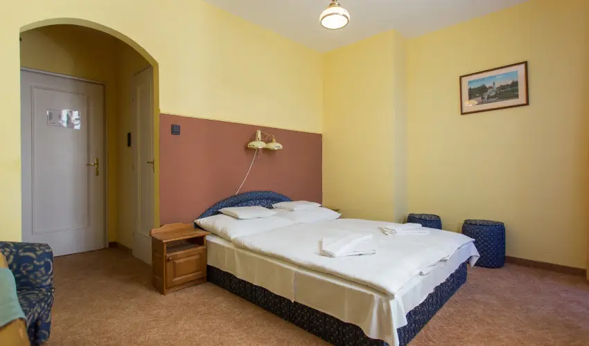 Rvsz Hotel, tterem & Rosa Spa Gyr - Mjus 1. 