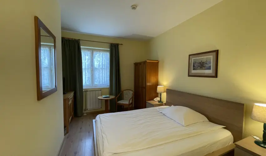 Hotel Szpalma Porva-Szpalmapuszta - Mjus 1.