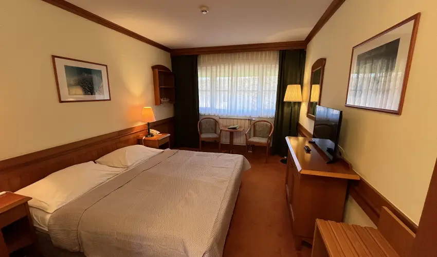 Hotel Szpalma Porva-Szpalmapuszta - Mjus 1.