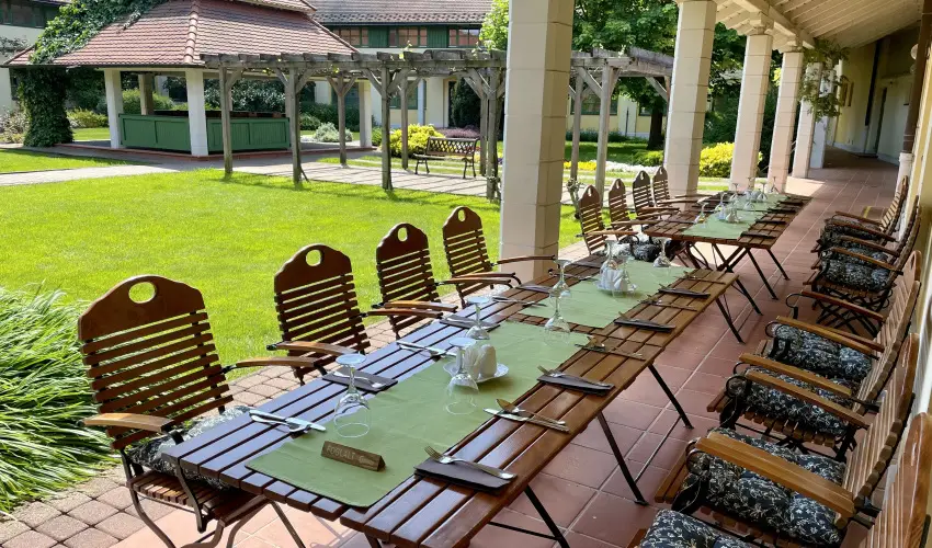 Hotel Szpalma Porva-Szpalmapuszta - Mjus 1.