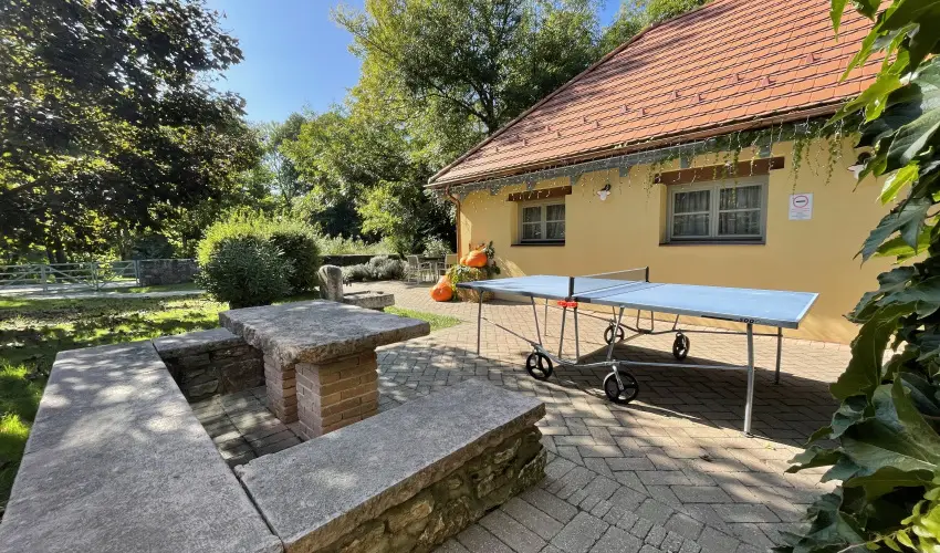 Hotel Szpalma Porva-Szpalmapuszta - Mjus 1.