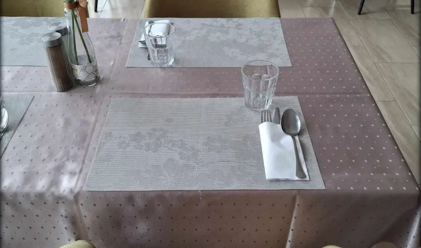 Hotel Unicornis Eger - M�jus 1.