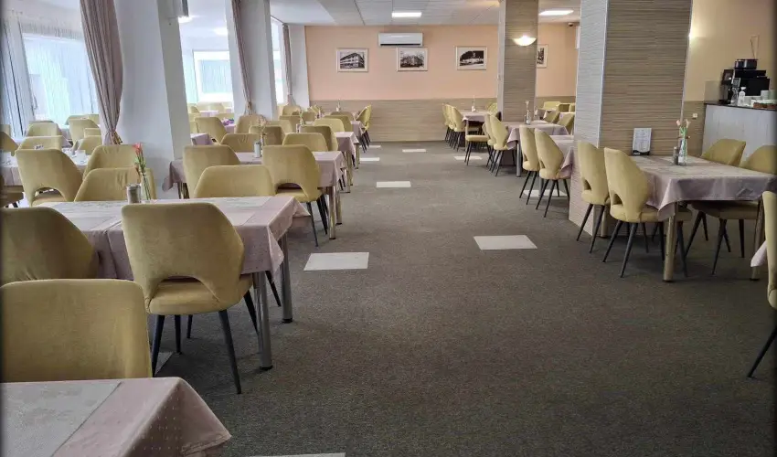 Hotel Unicornis Eger - M�jus 1.