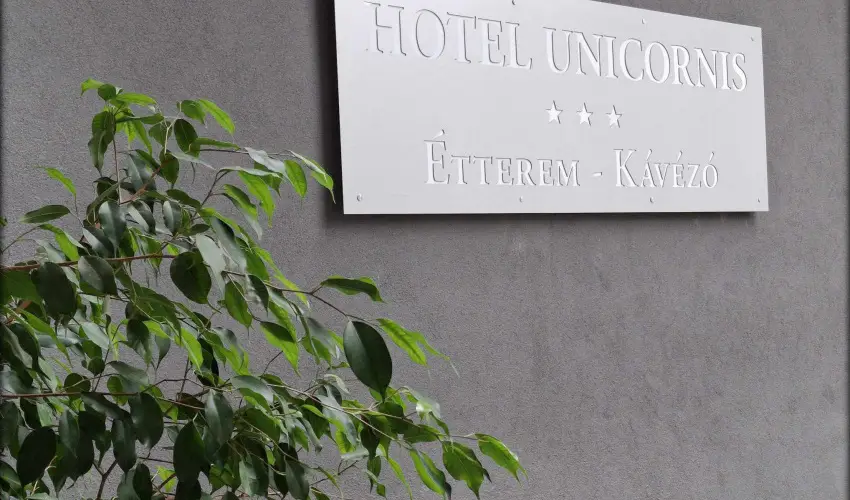 Hotel Unicornis Eger - M�jus 1.