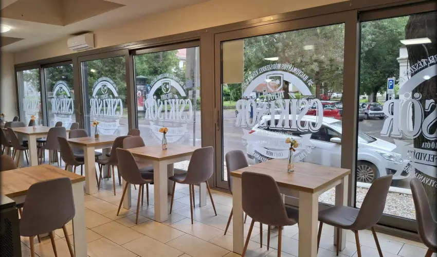 Hotel Unicornis Eger - M�jus 1.