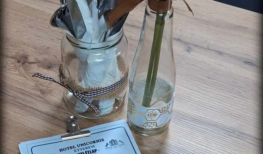 Hotel Unicornis Eger - M�jus 1.