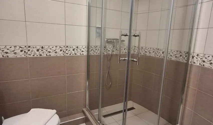 Hotel Unicornis Eger - M�jus 1.