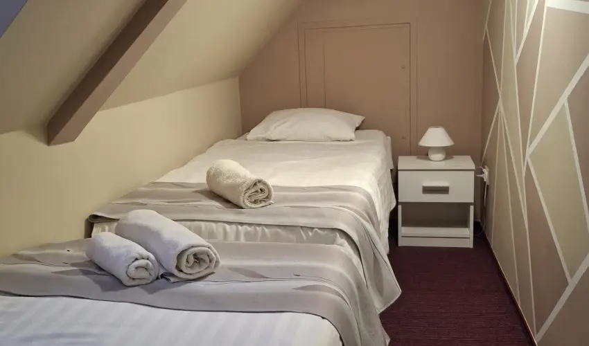 Hotel Unicornis Eger - M�jus 1.