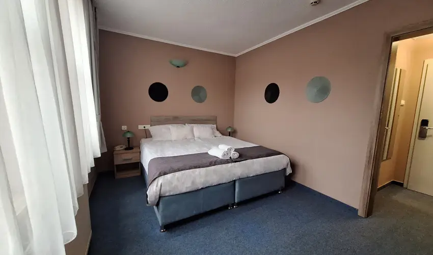 Hotel Unicornis Eger - M�jus 1.