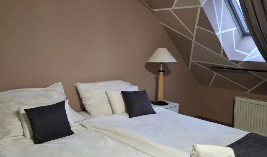 Hotel Unicornis Eger - M�jus 1.