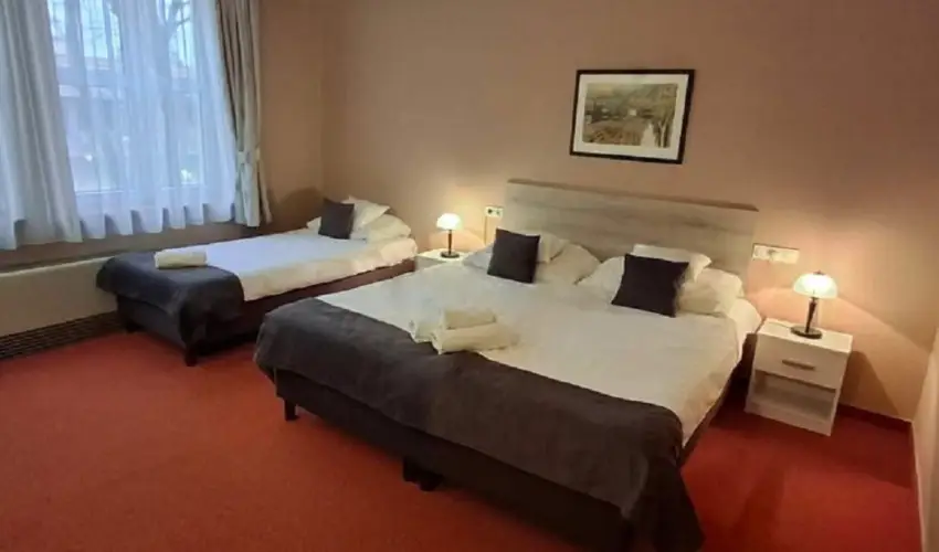 Hotel Unicornis Eger - M�jus 1.