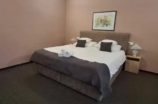 Hotel Unicornis - M�jus 1.