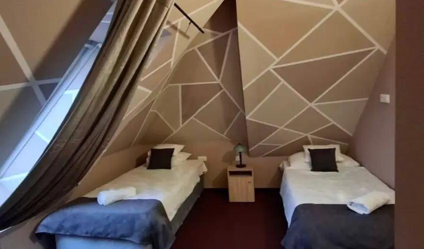 Hotel Unicornis Eger - M�jus 1.