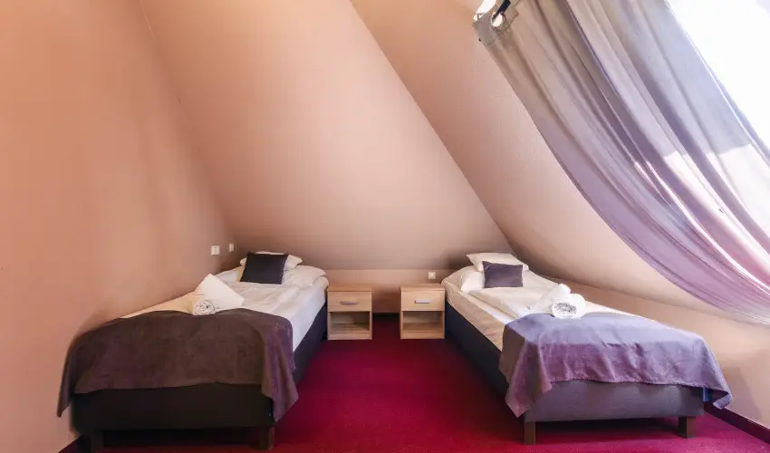 Hotel Unicornis Eger - M�jus 1.