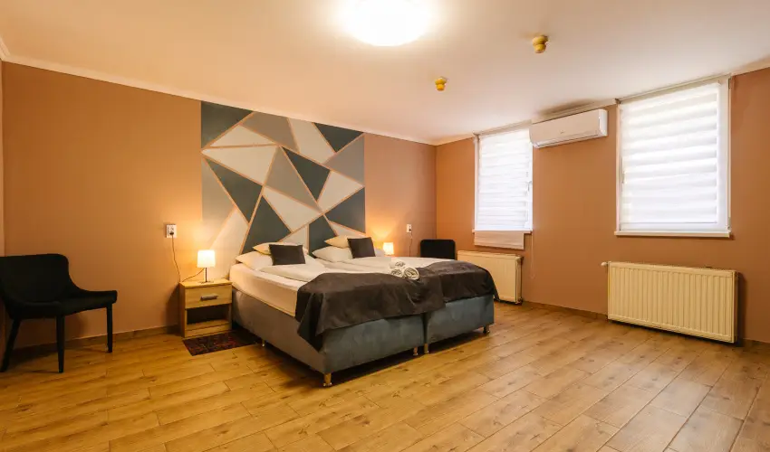 Hotel Unicornis Eger - M�jus 1.