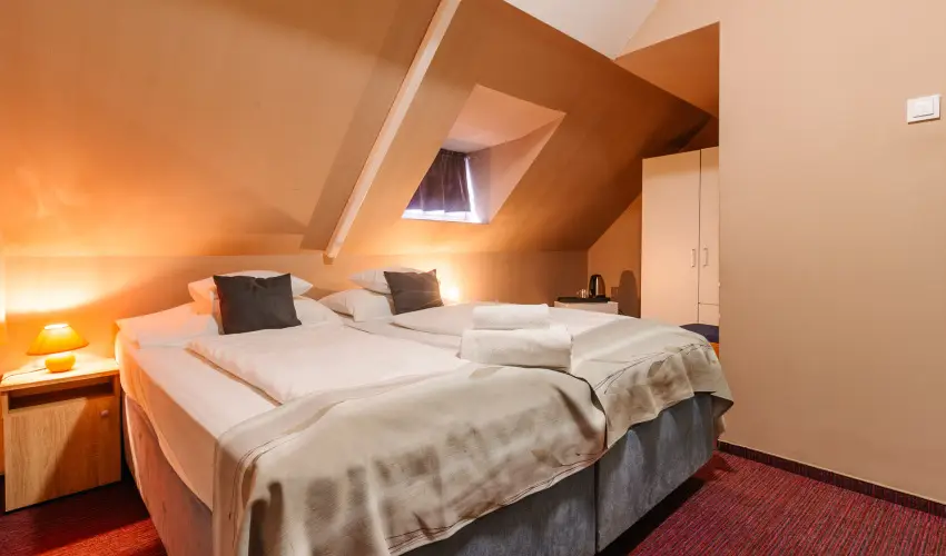 Hotel Unicornis Eger - M�jus 1.