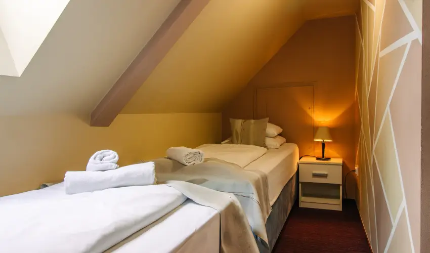 Hotel Unicornis Eger - M�jus 1.