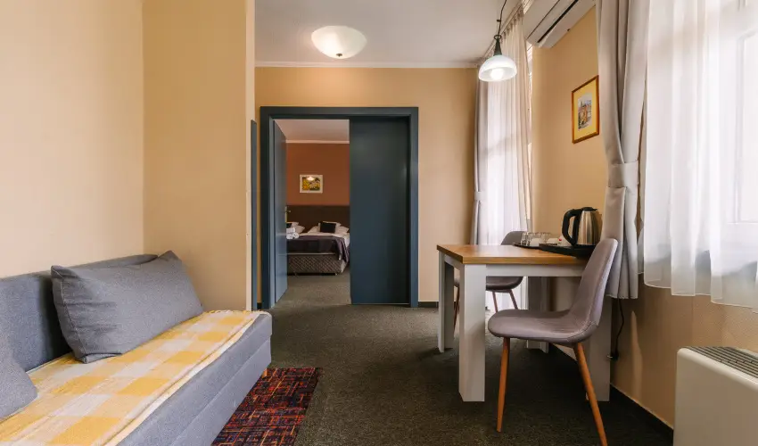Hotel Unicornis Eger - M�jus 1.