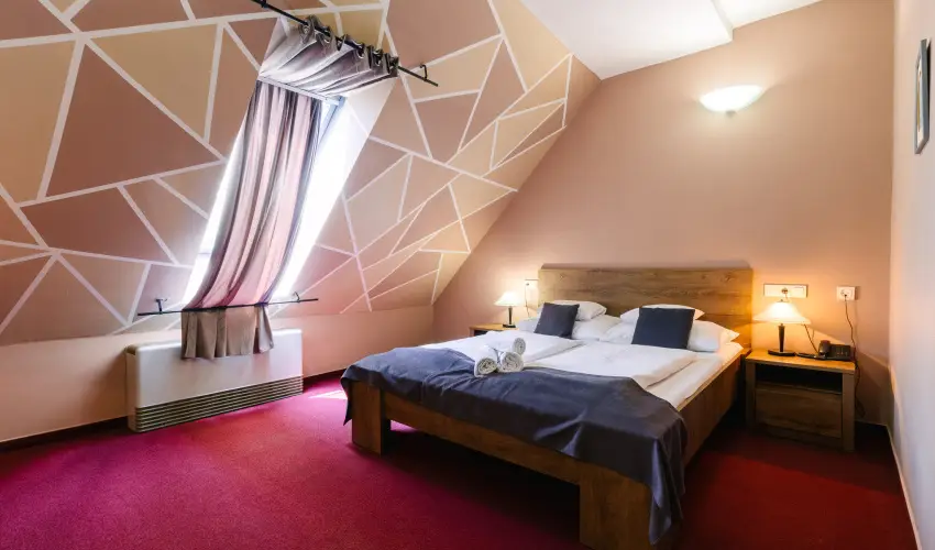 Hotel Unicornis Eger - M�jus 1.