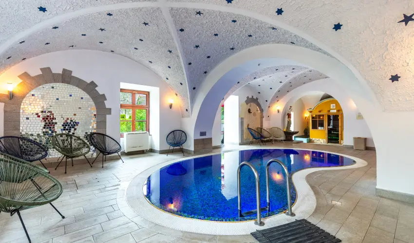 Hotel Vcsecity Herndvcse - Mjus 1. (min. 2 j)