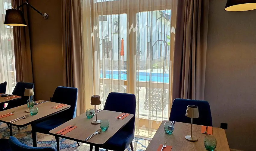 Hotel V�csecity Hern�dv�cse - M�jus 1. (min. 2 �j)