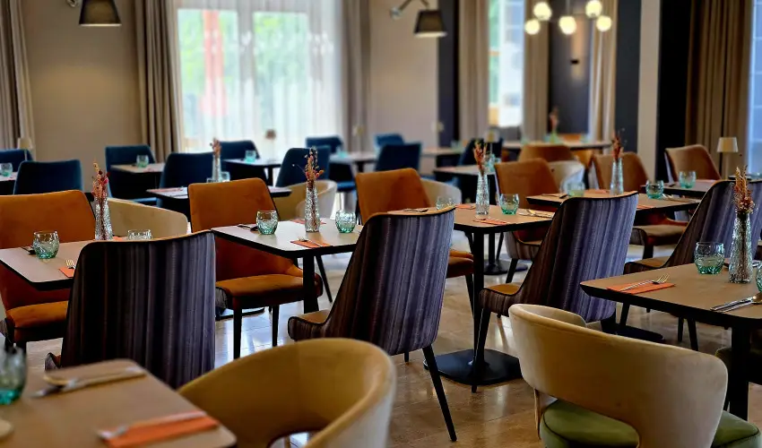 Hotel V�csecity Hern�dv�cse - M�jus 1. (min. 2 �j)