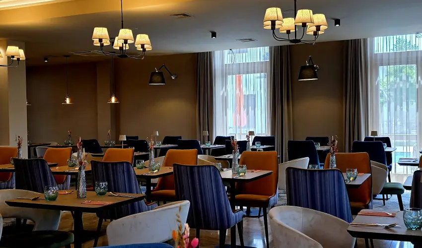 Hotel V�csecity Hern�dv�cse - M�jus 1. (min. 2 �j)