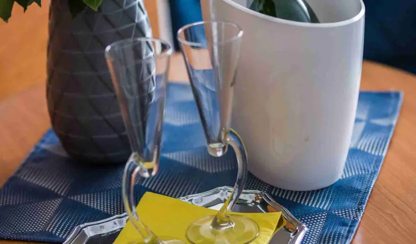 Hotel Vikt�ria S�rv�r - M�jus 1.