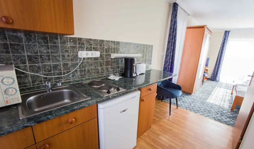 Hotel Vikt�ria S�rv�r - M�jus 1.
